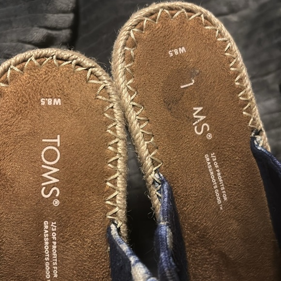 tom’s canvas tie-dye with blue and white open heel open toed wedges. - Picture 3 of 7